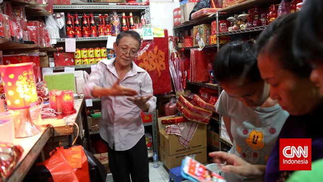 Ekonom: Daya Beli Masyarakat Tak Murni Turun