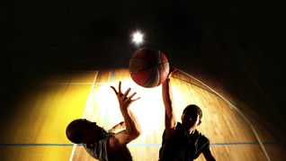 Rapper Pemenang Grammy Perkenalkan Kostum Baru Tim NBA