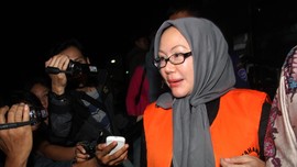 Diperiksa Tujuh Jam, Ratu Atut Tinggalkan KPK Tanpa Kata