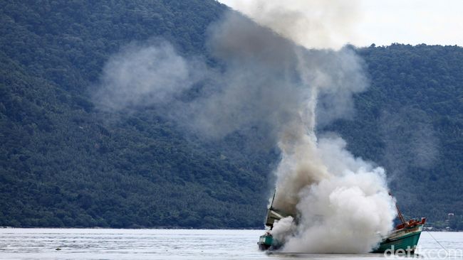 Menteri Susi akan Tenggelamkan 20 Kapal di Hari Kebangkitan