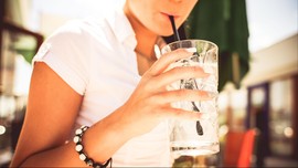 Tiga Jenis Minuman yang Harus Dihindari Saat Musim Panas