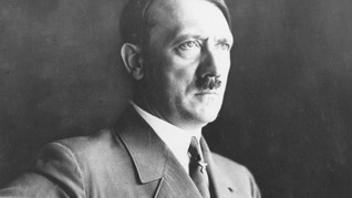 Bernyanyi di Bawah Foto Hitler, Pria Austria Diadili