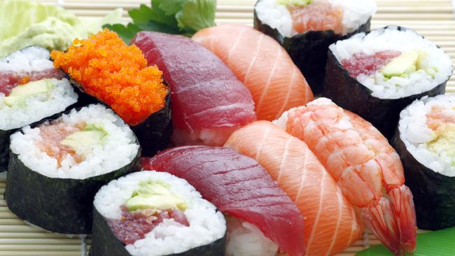 'Tren' Sushi di Jepang, Makan Ikan dan Tinggalkan Nasinya