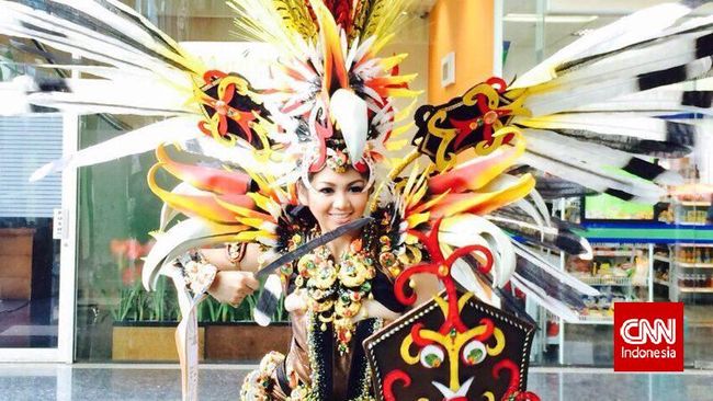 Kala Burung  Enggang Borneo Jadi Kostum  Cantik yang Mendunia