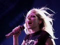 Sakit Misterius, Avril Lavigne Minta Didoakan