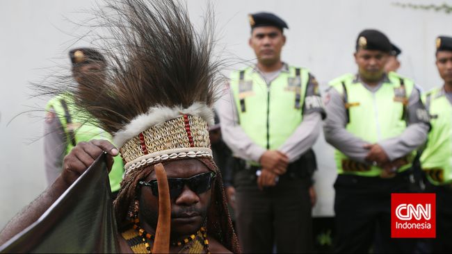Polisi Tembak Tiga Pelaku Penyerangan Salat Ied di Papua