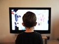 Terlalu Sering Menonton TV Buat Anak Rentan Osteoporosis