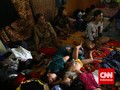 Warga Kampung Pulo Digusur, Jalan Jatinegara Barat Ditutup