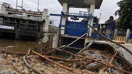 Sempat Siaga I, Tinggi Air di 12 Pintu Air Surut