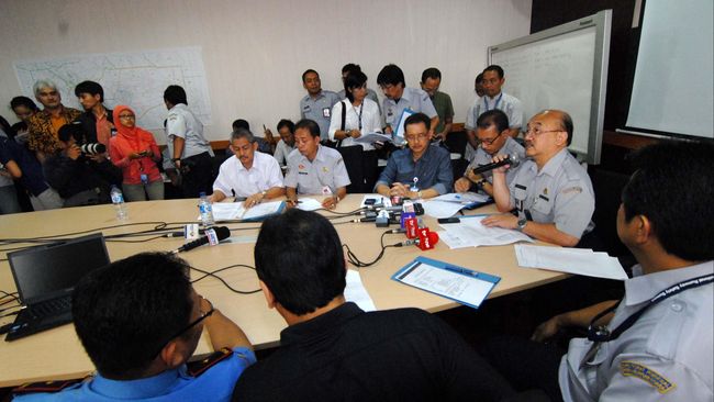 Pesawat Kemenhub Temukan Serpihan QZ8501?