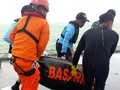 Satu Jenazah dari Kapal Andromeda Dioper ke KRI Banda Aceh