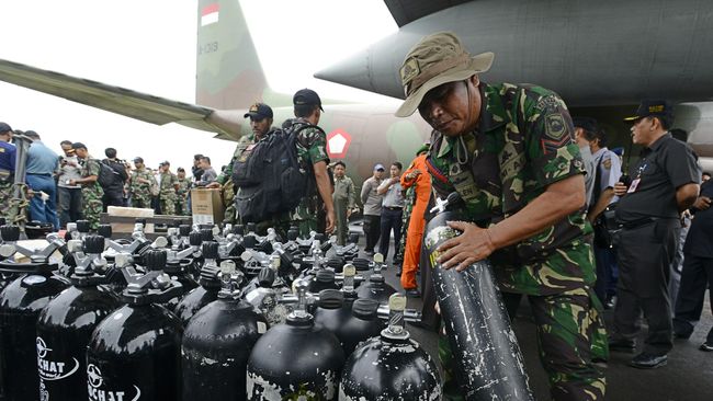 Pencarian Korban QZ8501 Berlanjut, Ombak Tinggi Menghadang