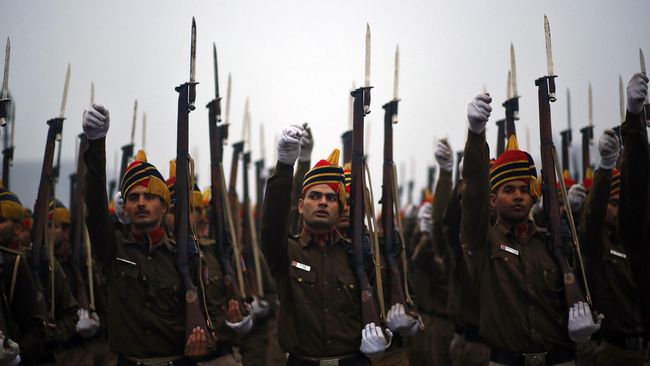 India Izinkan Perempuan Masuk Kuil Suci, Polisi Bersiaga