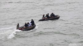 Proses Evakuasi Korban ke KRI Banda Aceh