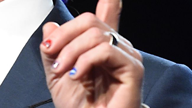 Cantiknya Kuku Brad Pitt Berhias 'Nail Art'