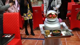 Kontroversi Robot, Gantikan Pekerja Manusia?