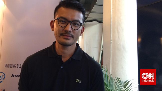 Buta Warna, Rio Dewanto Putus Cita-cita