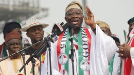 Bom Mobil Nyaris Tewaskan Presiden Nigeria