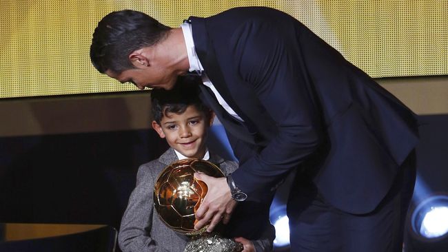 Sang Anak Heran Diajak ke Rumah Masa Kecil Ronaldo
