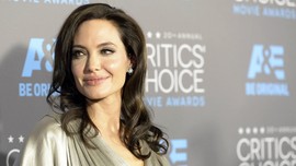 Angelina Jolie Tinjau Kampus Anak di Korea Jelang Kuliah