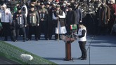 Pemimpin Chechen Ramzam Kadyrov berada di tengah kerumunan warga, menyampaikan orasi menyanjung Islam dan mengecam Barat pada aksi protes yang didukung pemerintah Vladimir Putin itu. (Reuters/Eduard Korniyenko)