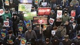 Sebagai bukti dukungan pemerintah Kremlin, aksi itu ditayangkan secara langsung di televisi nasional. Kremlin merasa tindakan ini berguna membendung protes Muslim setelah aksi sebelumnya dilarang digelar di Moskow. (Reuters/Eduard Korniyenko)