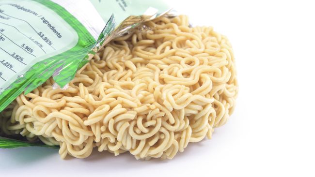 Apa yang Terjadi pada Perut Saat Anda Makan Mi Instan?