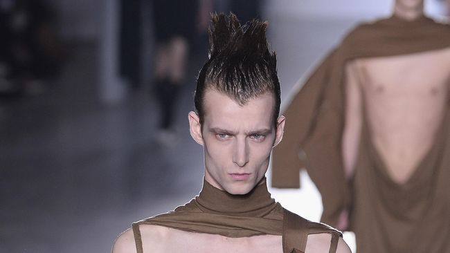 Koleksi Busana 'Pamer Kelamin' Desainer Rick Owens