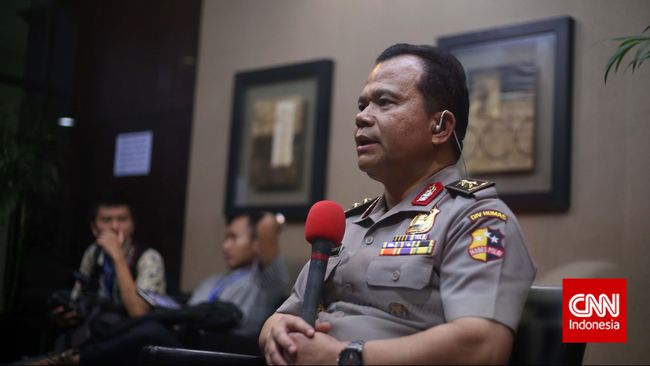 Pelantikan Kapolda Ronny Sompie Jadi Dirjen Imigrasi Tertunda