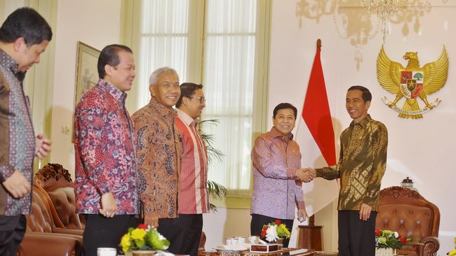 Panggung Politik yang Penuh Kegaduhan