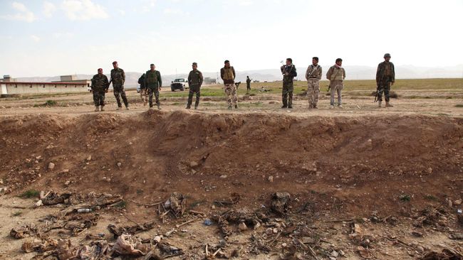 PBB Gali 12 Kuburan Massal Korban ISIS di Irak - CNN Indonesia