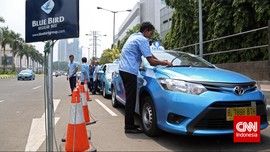 Jonan Klaim Blue Bird Irit Biaya 40 Persen dari Taksi Listrik
