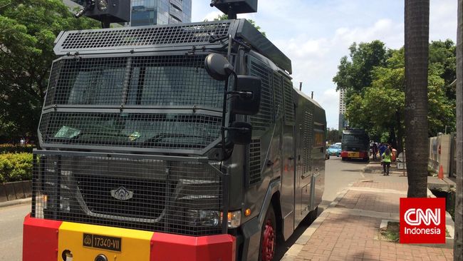 Massa Bentrok di Depan Gedung KPK