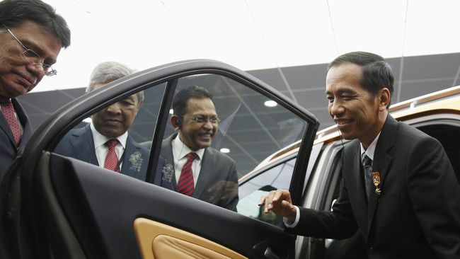 Prioritas Perbaiki Transportasi Publik, Bukan Mobil Nasional