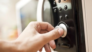 Telur Meledak di Microwave, Wajah Perempuan Melepuh