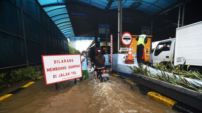 Ahok Terima Bantuan Rp 7 Miliar untuk Atasi Banjir Jakarta