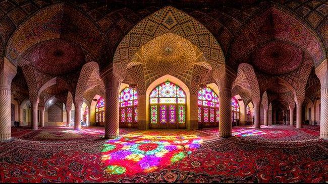 Menangkap Keindahan Arsitektur Masjid Iran dari Balik Lensa