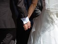 Kian Banyak Pria Mengubah Tradisi Memakai Nama Belakang Istri