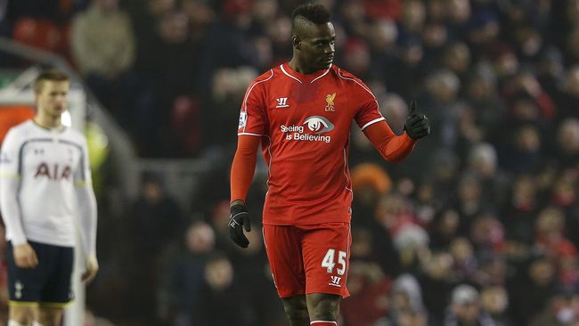 Balotelli Puji Messi, Sindir Ronaldo Usai Barcelona Menang
