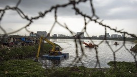 14 Waduk Jakarta Dikeruk Jelang Musim Hujan