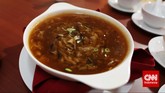 Hipio Soup yang berkuah kental ini terbuat dari gelembung renang ikan, atau orang sering menyebutnya perut ikan. Tidak hanya isi perut ikan, sup ini juga berisi jamur kuping. Sup dengan cita rasa gurih ini melambangkan makna ketahanan dan keuletan dalam menghadapi semua kesulitan dalam hidup.