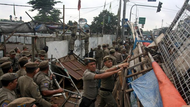 Tahun Ini, Ahok Siap Ganti Satpol PP Honorer dengan TNI/Polri