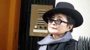 Kenang 39 Tahun Lennon Tewas, Yoko Ono Bahas Aturan Senjata