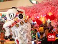 Imlek, Pemain Barongsai Tinggalkan Keluarga Demi Hibur Warga