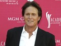 Bruce Jenner Sudah Berani Pakai Gaun ke Luar Rumah