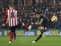 Gol Cantik Coutinho Bawa Liverpool Unggul di Babak Pertama