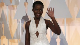 Mutiaranya Palsu, Gaun Oscar Lupita Nyong'o Dikembalikan