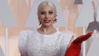 FOTO: Metamorfosis Busana Nyentrik Lady Gaga