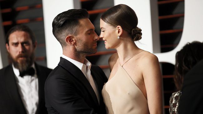 Behati Prinsloo Hamil Anak Ke 2 Adam Levine