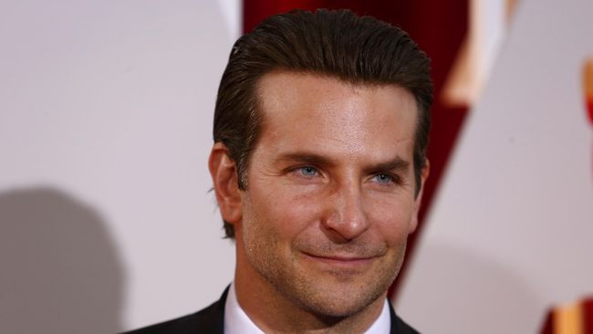 Bradley Cooper Pilih Kongko Usai Putus dari Irina Shayk